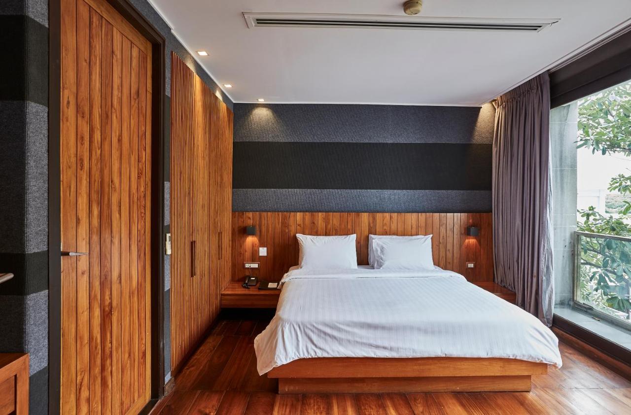 Luxx Langsuan Hotel - Sha Plus Banguecoque Exterior foto
